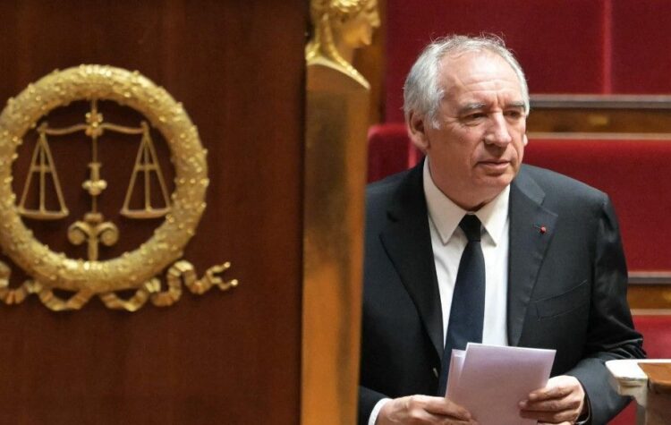 François Bayrou utilise deux fois l’article 49.3, le PS ne censure pas