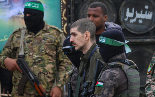 Le Hamas gèle la libération des otages, Israël menace d&rsquo;attaquer
