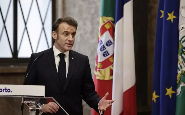 Emmanuel Macron ne veut pas dénoncer de manière unilatérale les accords de 1968 avec l&rsquo;Algérie
