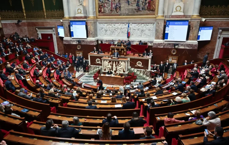 L’Assemblée nationale adopte une résolution de soutien à l’Ukraine appelant à saisir les avoirs russes