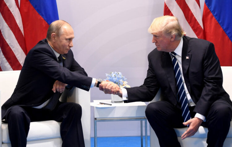Trump parle d&rsquo;un sommet trilatéral avec Zelensky pour signer un accord