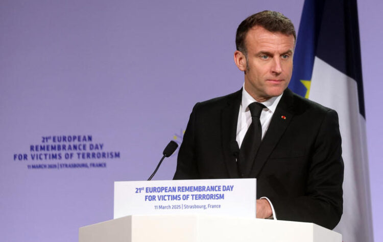 « La menace rôde toujours », a déclaré Emmanuel Macron