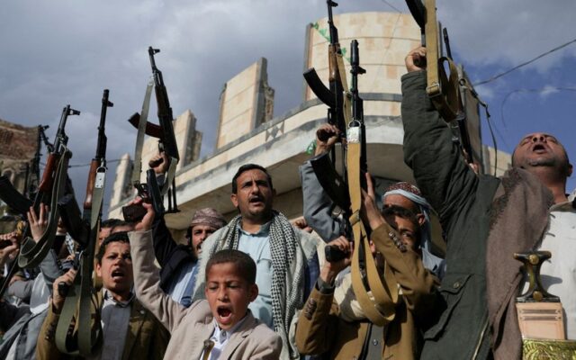 Les Houthis revendiquent deux attaques contre un porte-avions américain
