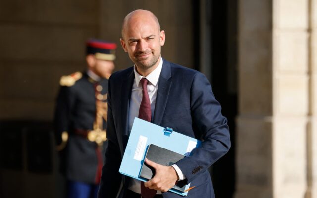 Jean-Noël Barrot est-il à sa place à la Grande Mosquée de Paris ?