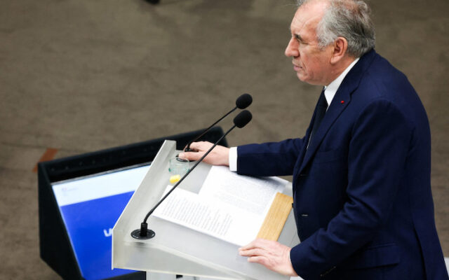 Selon François Bayrou, «nous ne travaillons pas assez»