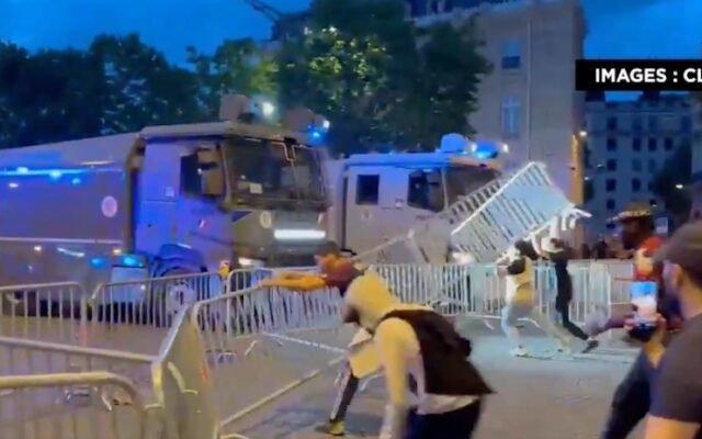 Paris en proie à des violences après la victoire du PSG