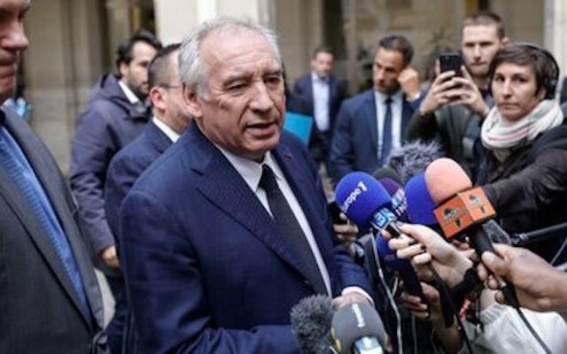 Le chef du Gouvernement veut faire des armes blanches chez les mineurs un « ennemi public »
