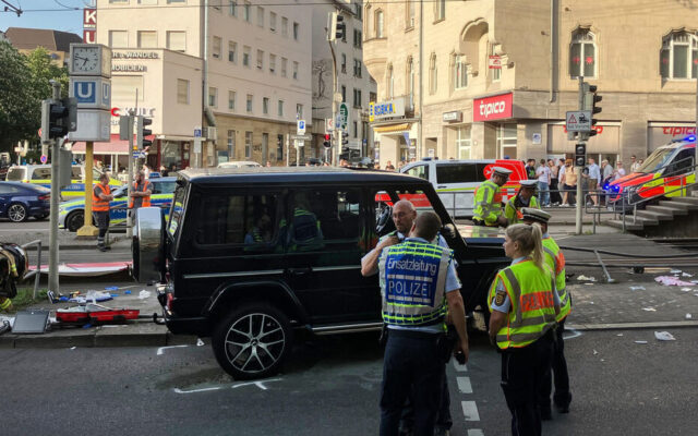 Une voiture fonce dans la foule à Stuttgart et fait trois blessés graves