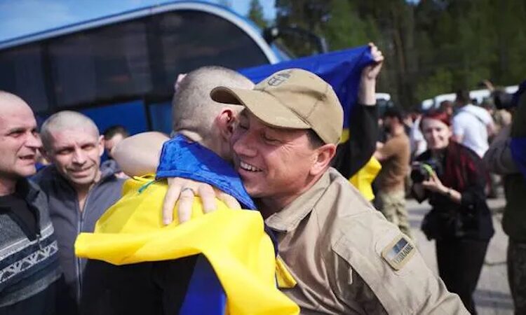 L’Ukraine et la Russie entament un échange de centaines de prisonniers