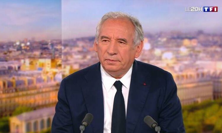 François Bayrou annonce l’interdiction « tout de suite » de la vente d’armes blanches aux mineurs