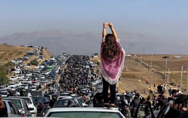 Manifestations en Iran : d’une ampleur inédite depuis 2022 et le mouvement Femme, Vie, Liberté