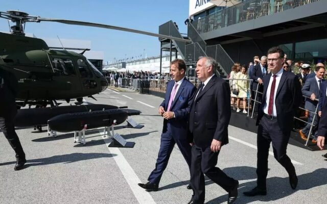 Pour François Bayrou «les armements offensifs ne devaient pas être présents»