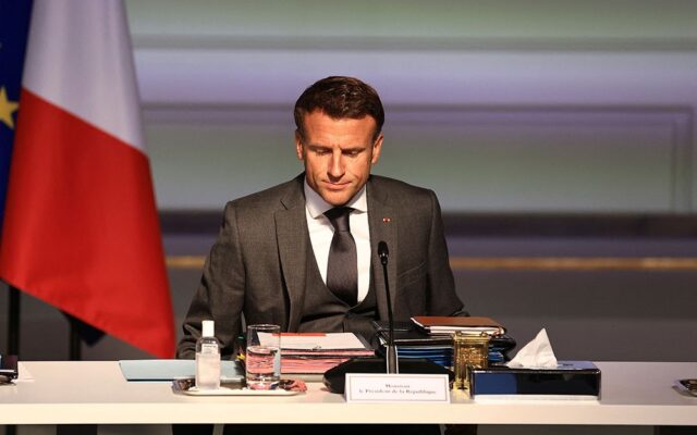 Emmanuel Macron préside un conseil de défense