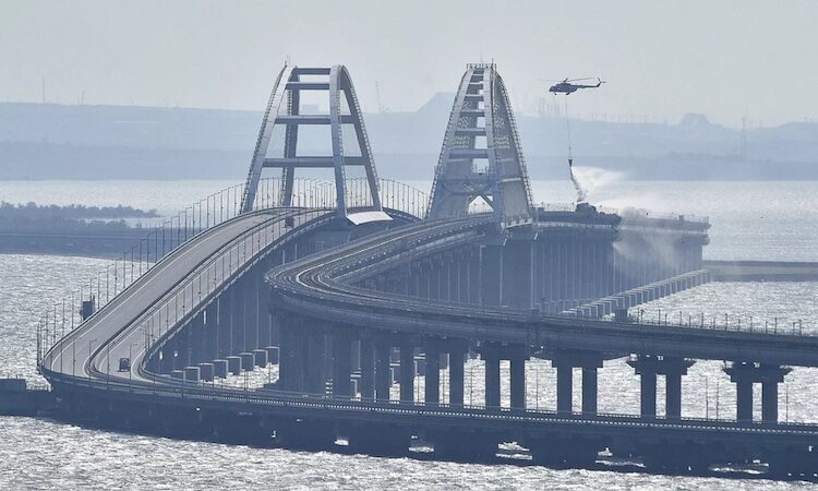 L’Ukraine revendique une attaque contre le pont de Crimée