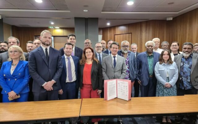 Indépendantistes et non indépendantistes signent un accord
