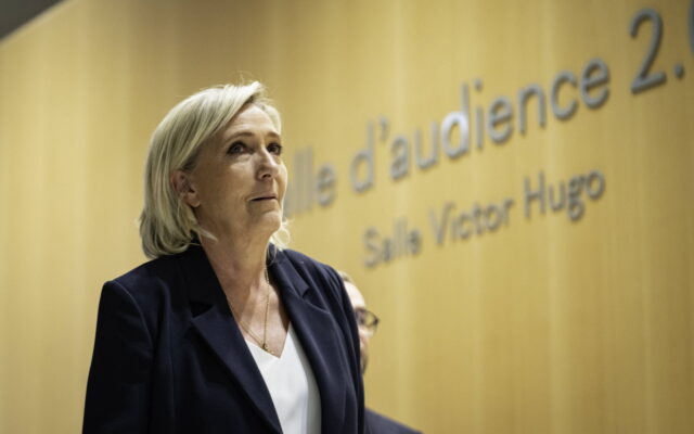 Procès en appel de Marine Le Pen : l&rsquo;audience a débuté au palais de justice de Paris