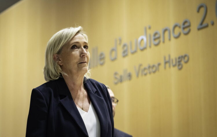 Procès en appel de Marine Le Pen : l&rsquo;audience a débuté au palais de justice de Paris