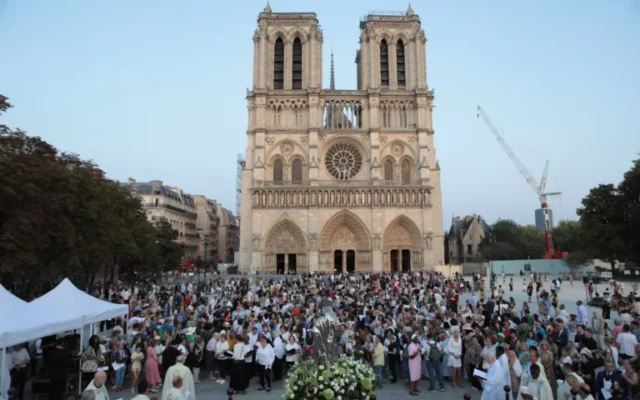 Plus de 3 500 fidèles à Notre-Dame de Paris pour l’Assomption