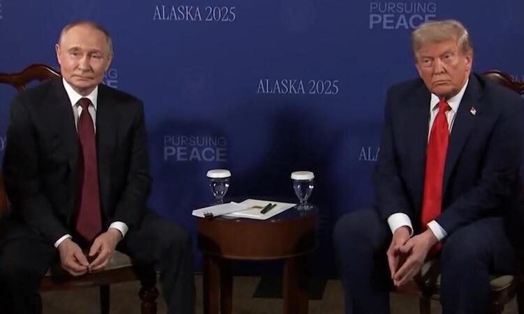 Les discussions entre Trump et Poutine ont commencé