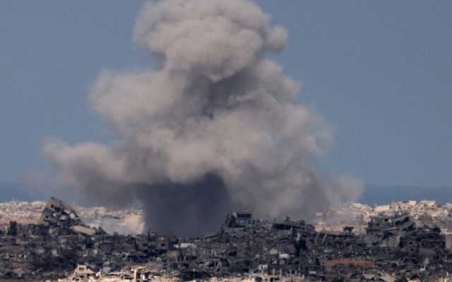 Gaza : des bombardements israéliens font plusieurs morts malgré l’accord du désarmement du Hamas exigé par le plan Trump
