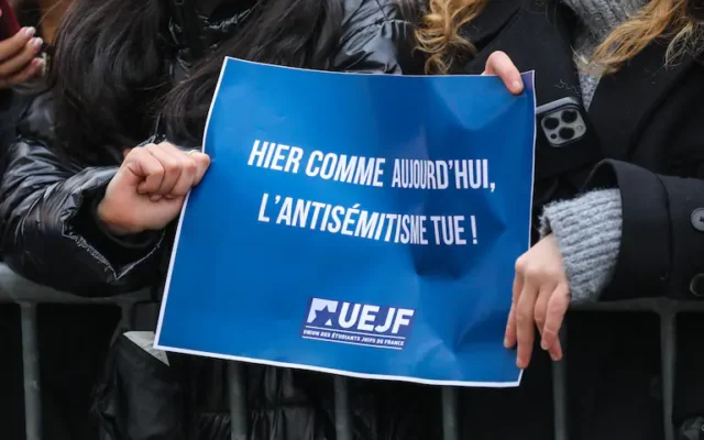 «Pour ou contre les juifs ?», des messages antisémites d’étudiants secouent la Sorbonne 