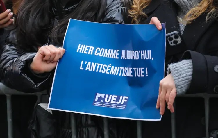 «Pour ou contre les juifs ?», des messages antisémites d’étudiants secouent la Sorbonne 