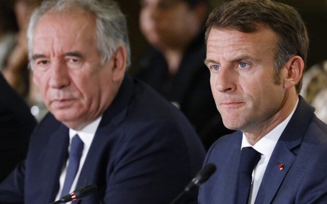 Emmanuel Macron annonce qu’il n’aura pas recours à la dissolution