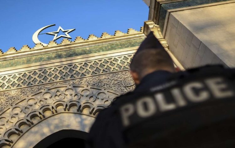Onze personnes arrêtées en Serbie dans l&rsquo;affaire des têtes de cochons devant des mosquées en France 