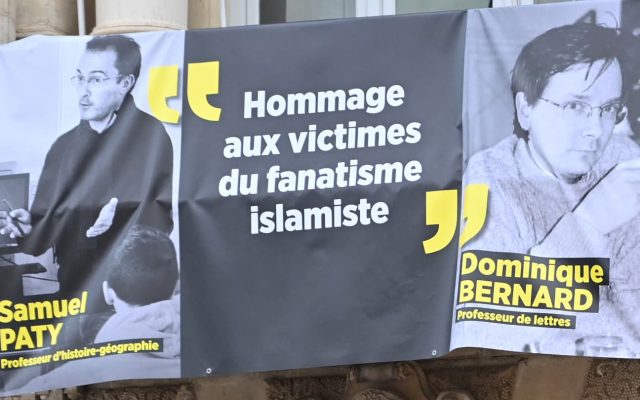 Une minute de silence dans les collèges et lycées en hommage à Samuel Paty et Dominique Bernard