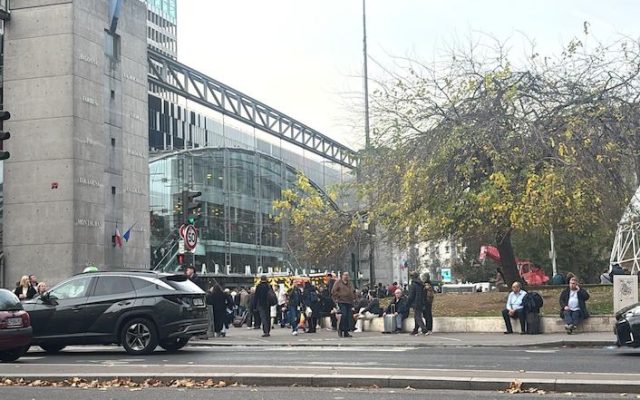 La police tire sur un homme armé d’un couteau à la gare Montparnasse