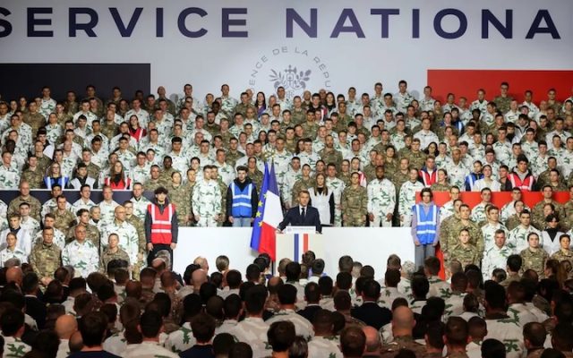 Un service militaire volontaire de dix mois