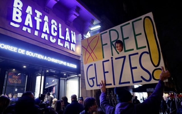 Christophe Gleizes : les proches du journaliste, sportifs et artistes réunis au Bataclan pour réclamer sa libération