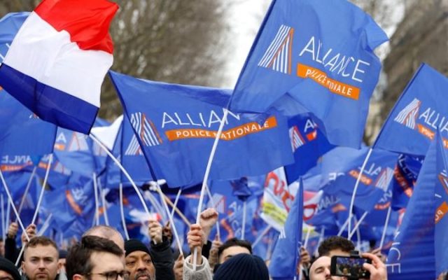 Plusieurs milliers de manifestants pour alerter sur les moyens de la police