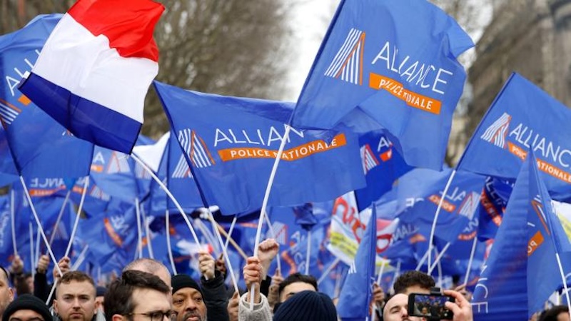 Plusieurs milliers de manifestants pour alerter sur les moyens de la police