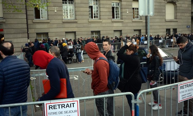 La France a délivré 384 230 premiers titres de séjour en 2025