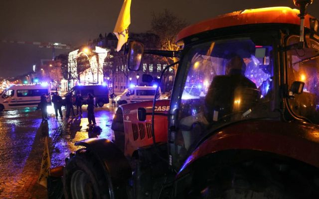 Les agriculteurs expriment pacifiquement leur colère à Paris