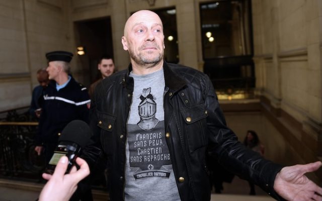 Antisémitisme : Alain Soral condamné à 2 ans de prison ferme, avec mandat d’arrêt pour apologie du terrorisme