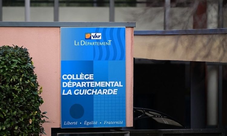 Enseignante poignardée par un élève dans le Var : l’adolescent mis en examen, le pronostic vital de la victime engagé