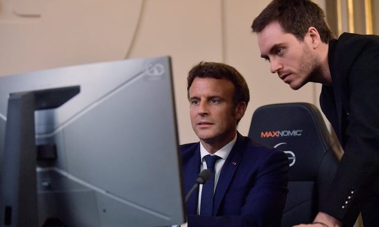 « J&rsquo;ai encore fait bondir les gamers » : Emmanuel Macron clarifie sa position sur l&rsquo;interdiction de certains jeux vidéo aux mineurs
