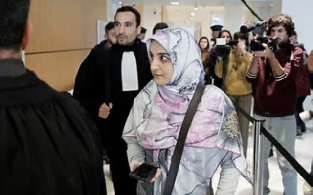 L&rsquo;Iranienne Mahdieh Esfandiari condamnée à un an de prison et une interdiction du territoire français