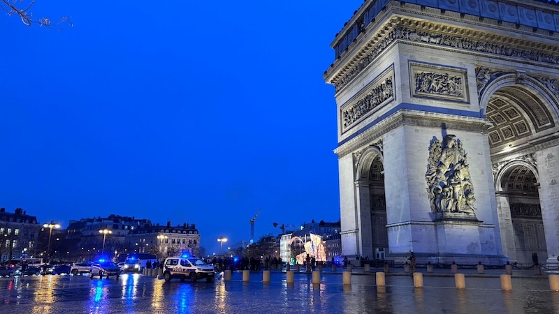 Terrorisme islamiste : le parquet antiterroriste se saisit de l&rsquo;enquête après l&rsquo;agression d&rsquo;un gendarme au niveau de l&rsquo;Arc de Triomphe