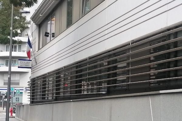 Violence des mineurs : un adolescent de 15 ans grièvement blessé après avoir été poignardé à proximité d&rsquo;un lycée, à Bron