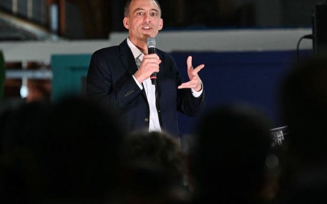 Municipales 2026 : Raphaël Glucksmann annonce le retrait des candidats Place publique «partout» où une alliance avec LFI pourrait avoir lieu