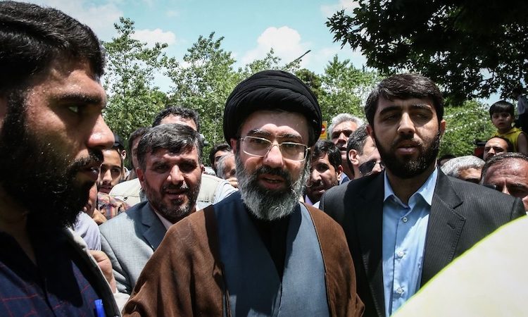 Guerre au Moyen-Orient : l’Iran lance ses premiers missiles vers Israël après l’élection du nouveau guide suprême; Israël bombarde le sud de Beyrouth
