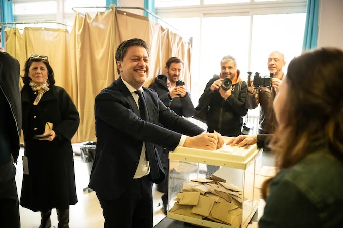Élections municipales : Grégoire élu à Paris, Payan réélu à Marseille, Moudenc réélu face à la gauche à Toulouse
