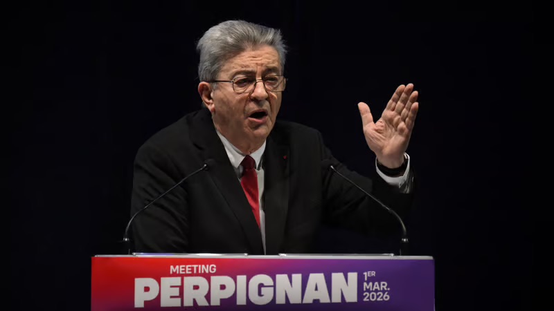Antisémitisme : Mélenchon, comparé à Jean-Marie Le Pen, s’excuse d’avoir « déformé par erreur » le nom de Glucksmann