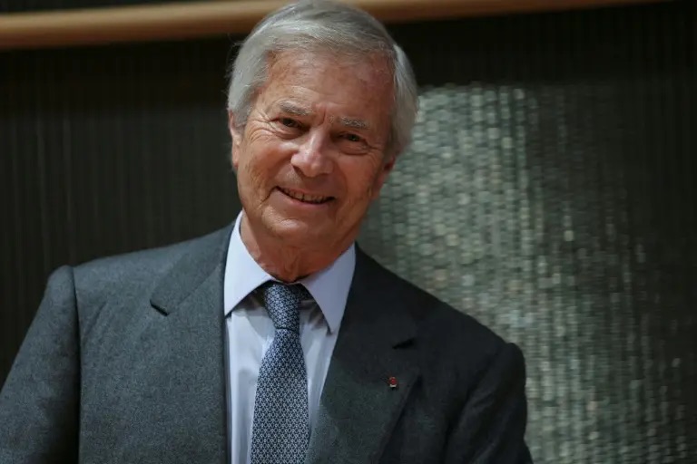 Bolloré dénonce «une petite caste qui se croit au-dessus de tout et de tous» et affirme que «Grasset continuera avec de nouveaux auteurs»
