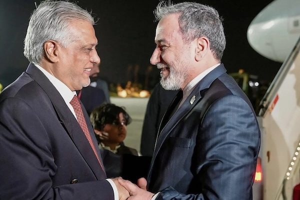 Guerre au Moyen-Orient : Un émissaire iranien attendu au Pakistan malgré l’absence des représentants de Donald Trump