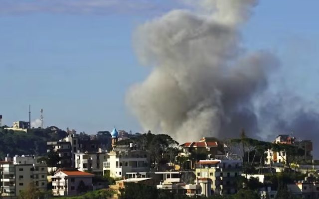 Guerre au Moyen-Orient : Le Liban-Sud toujours sous le feu ; des pourparlers entre Israël et le Liban prévus mardi à Washington