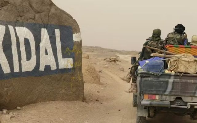 Islamisme : les jihadistes annoncent contrôler « totalement » la ville clé de Kidal, après un accord avec l’armée et les Russes